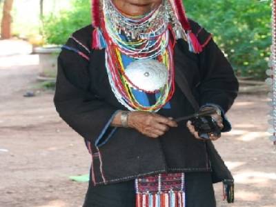 une jolie mamie Akha
