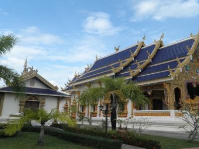 un temple sur le chemin