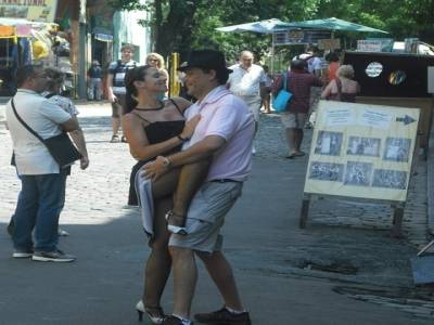 Danceuse de tango avec un touriste