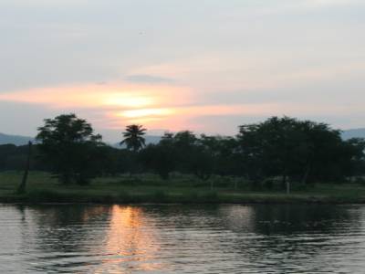 coucher de soleil sur la rivière Kwai