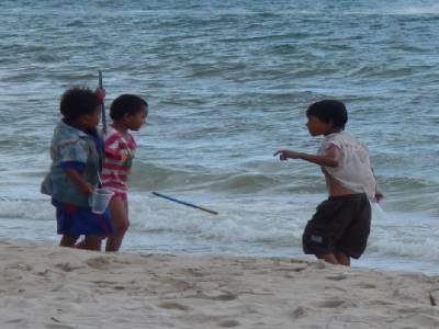 des enfants qui jouent