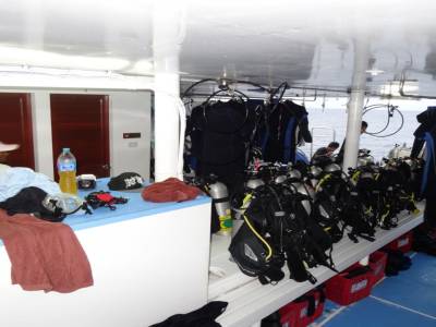 sur le bateau de plongée