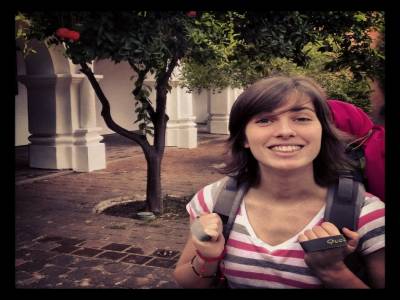 Camille sous les grenades de la iglesia de la compaña de Jesus 