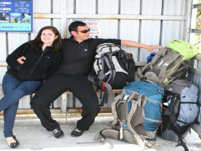 super gitans à l'arrêt de bus