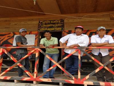la fine equipe chargee de  mettre les routes en etat