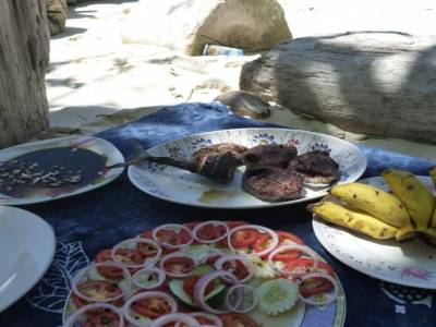 Quel lunch!! juste pour nos 2 sur une plage d'une ile déserte!!
