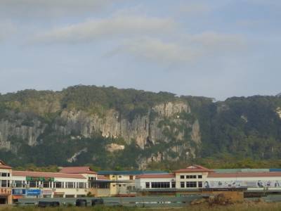 la riante localite de Batu Niah