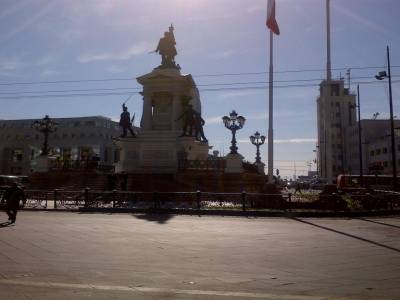 VALPARAISO - statue au niveau du port
