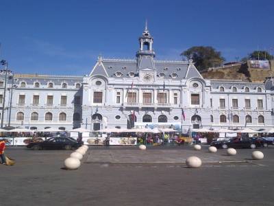 VALPARAISO - bâtiment de la marine