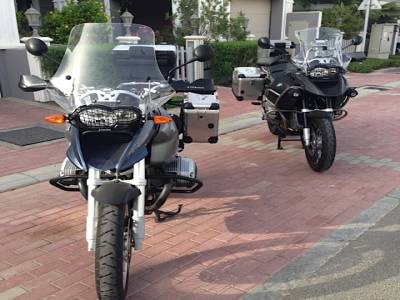 Les deux motos sont prêtes à Dubaï