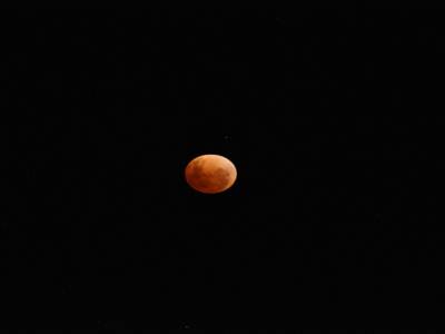 Une belle lune Rouge le 14.04.14 à Tahiti