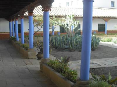 Une des cloitre du monastere Santa Teresa