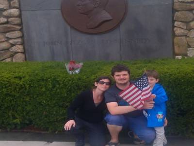 american family devant le mémorial JFK