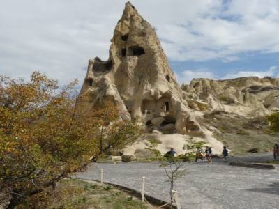 open air museum : cheminées de fée,ou chapeau pointu !