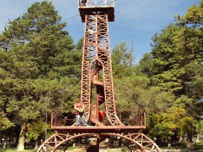 il y a aussi une tour eiffel a Sucre