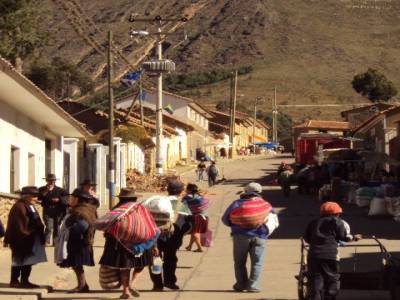Tarabuco - marchands rentrant chez eux