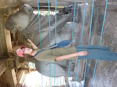 Une petite caresse sur la vache sacree