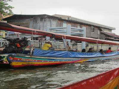 bateau sur le fleuve 