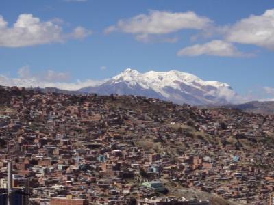 La ville et l'Illimani