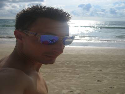 Alex sur la plage de Patong