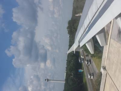 l'avion qui traverse le pont de l'Autoroute !