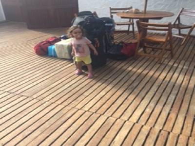 Jana surveille nos bagages