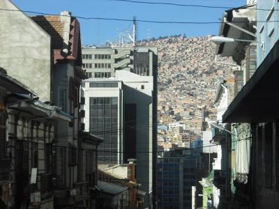 Une vue depuis le bas de La Paz