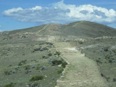 Chemin inca traversant l ile du soleil