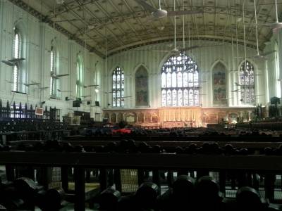 interieur de la cathédrale avec les ventilos