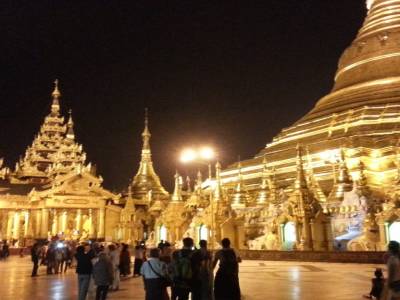 Shewagon pagoda de nuit