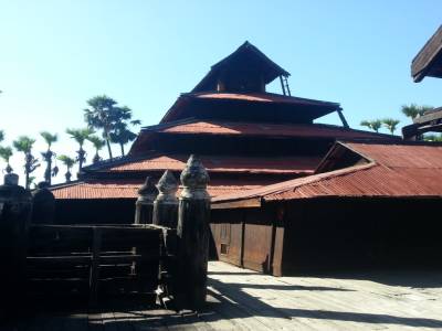 monastere en tek