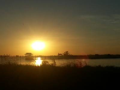 couché de soleil avec le pont