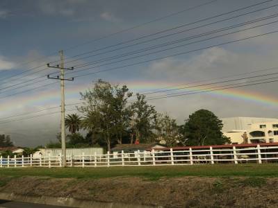 Arc-en-ciel sur la route des volcans