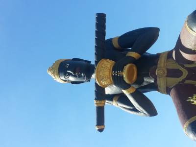 statue