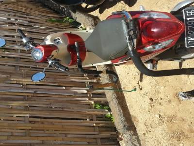 Scooter avec accroche pour le surf