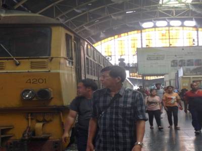 Le train de Ayuthaya à BKK