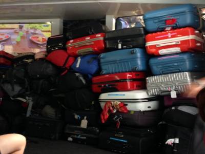 les bagages dans le bateau vers les iles