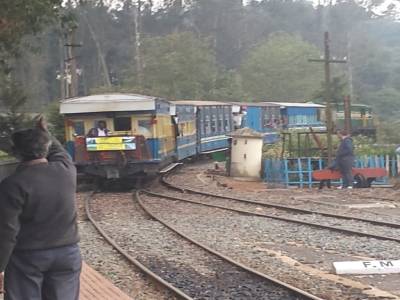 ARRIVEE TRAIN OOTY