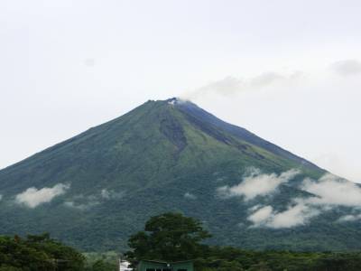 Le volcan Arenal et ses fumerolles
