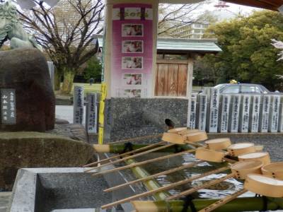 chozuya pour se purifier avant de rentrer dans un temple