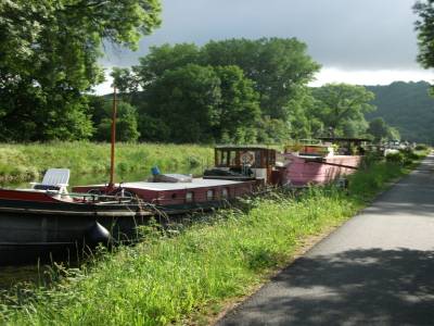 Péniches sur le canal du Doubs au RHIN