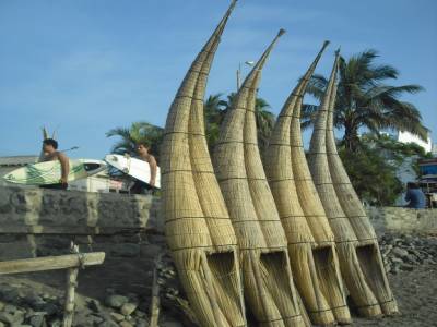 Bateaux de pecheurs en roseau