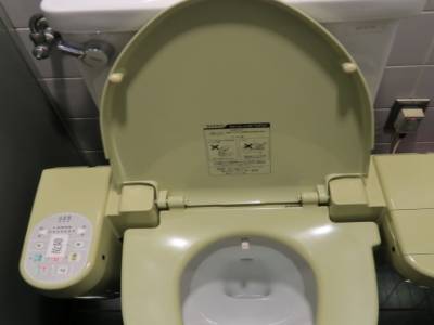 Toilettes avec jets d'eau intégrés