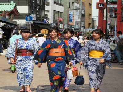 Des japonaises en habit traditionnel