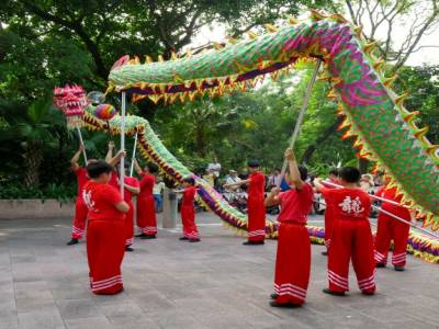 Démo de kung fu dans un parc