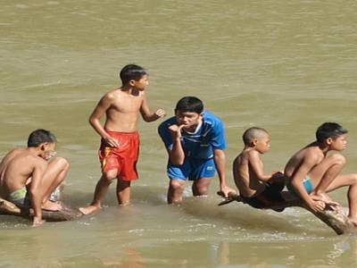 Baignade dans la Nam ou