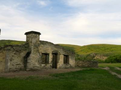 Ruines d'un hôtel et emplacement pour la nuit