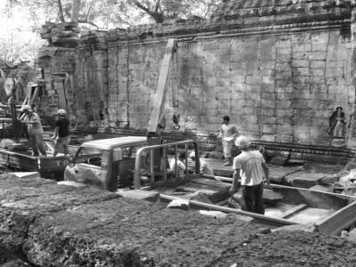 Ca bosse dur pour preserver le site des temples d Angor