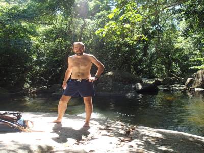 Piscine naturelle en pleine jungle
