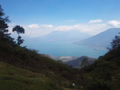 un dès volcans du lac Atitlan